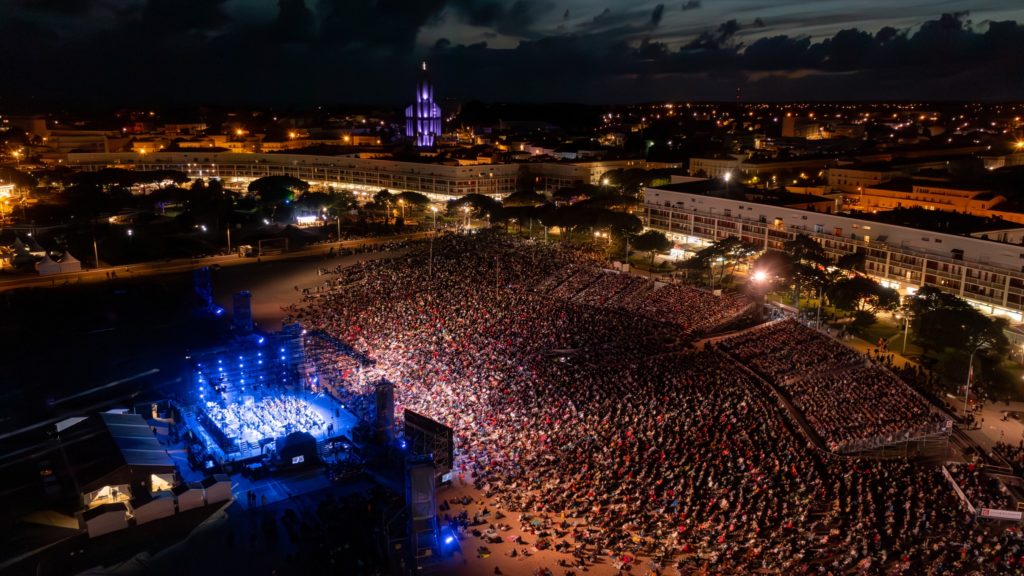 location de tribune modulaire à Royan de 3700 places pour Le violon sur le Sable