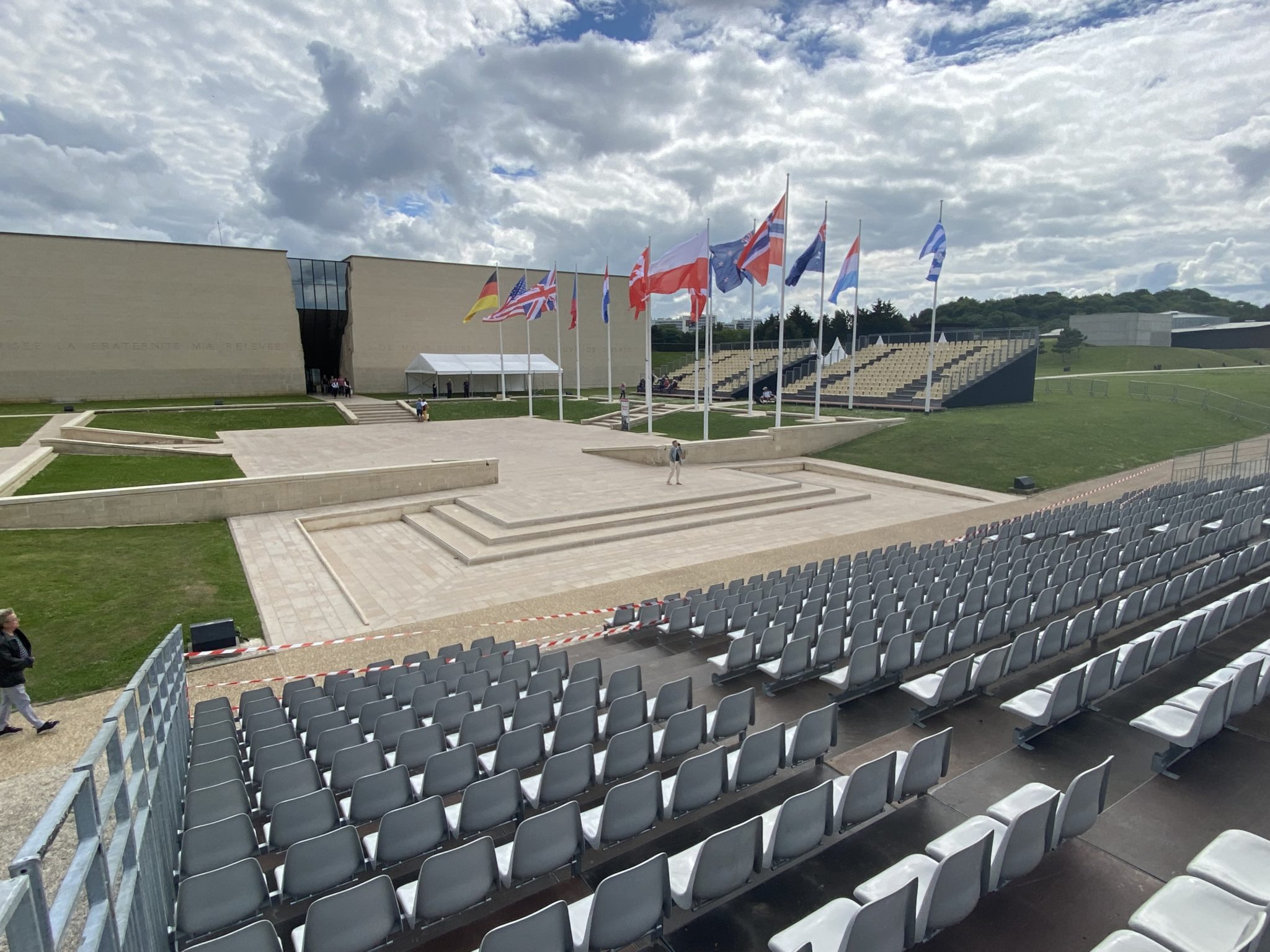tribune du Mémorial de Caen 2024