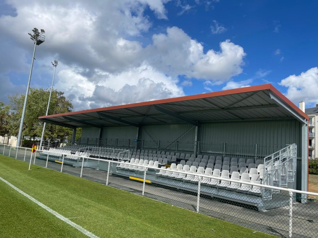 tribune pour rugby à Bourges