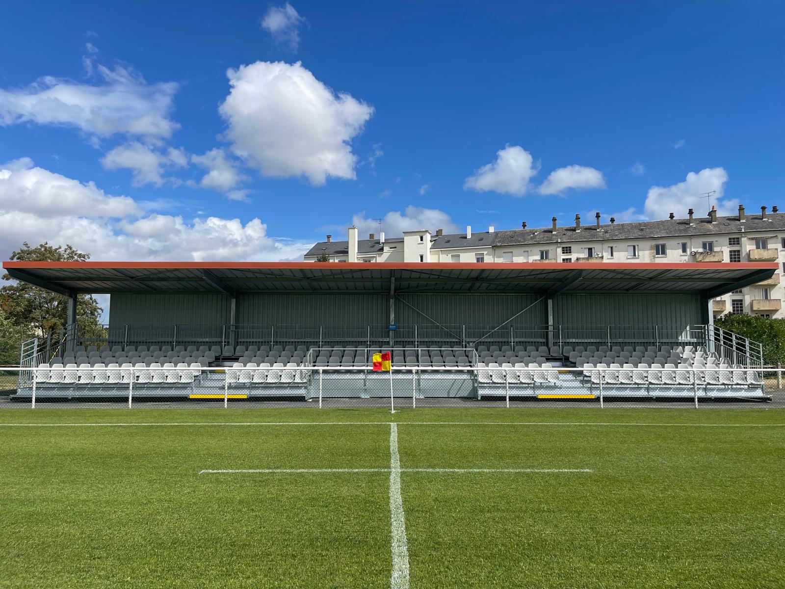 tribune pour stade de rugby à Bourges avec ROYER , Et RAMON Construction