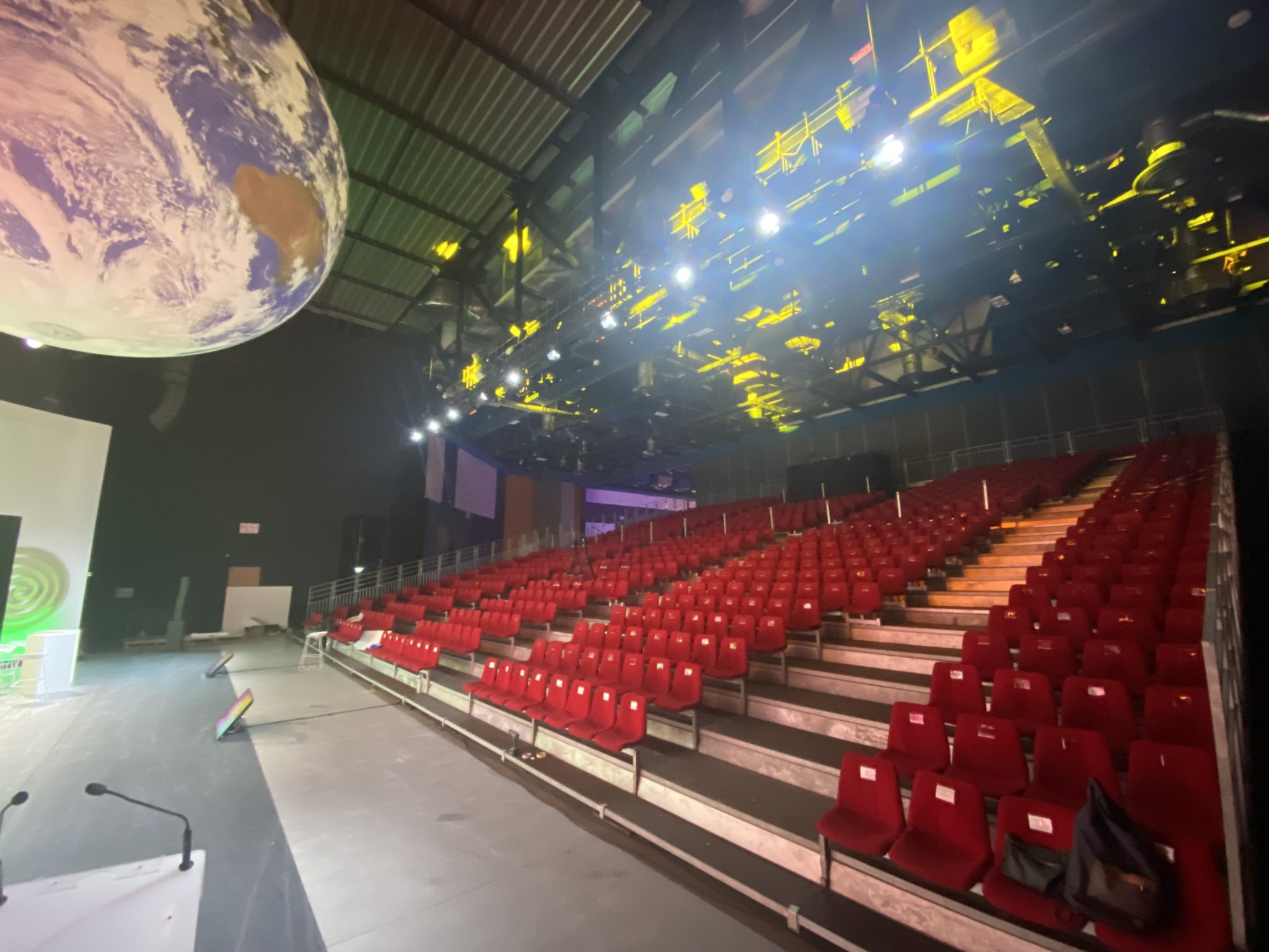 Dunkerque Kursaal/7 tribunes depuis 2024 avec ULMA pour raccordement escaliers échafaudages + régie